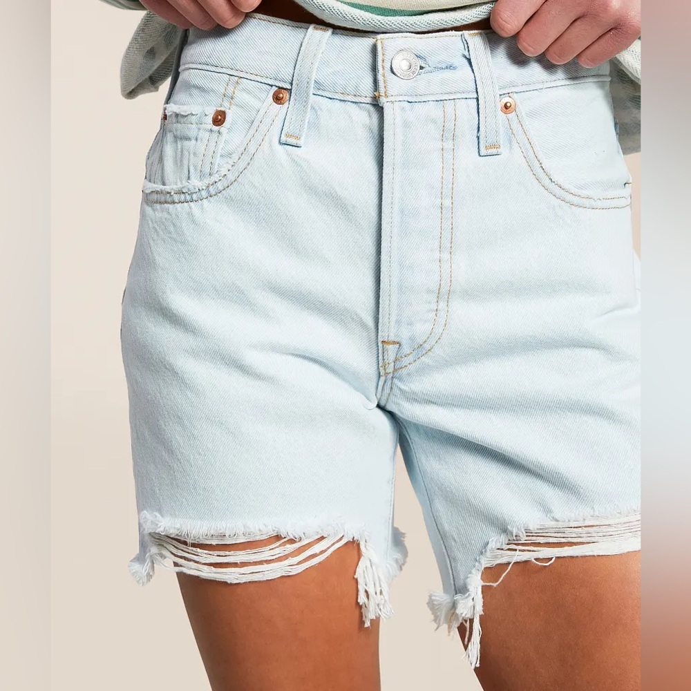 Levi’s 501® Mid Thigh Short - Picture 3 of 4